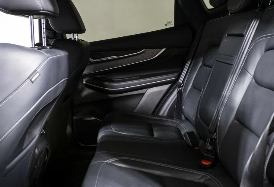 Аренда exeed lx стандарт класса 2024 года в городе Москва Чертановская от 4080 руб./сутки, передний привод, двигатель: бензин, объем 1.6 литров, каско (Мультидрайв), ОСАГО (Мультидрайв), без водителя, недорого, вид 12 - RentRide