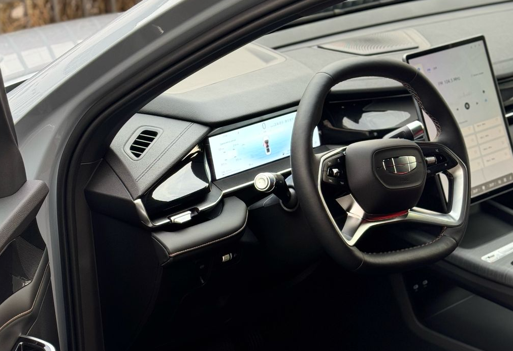 Аренда geely preface комфорт класса 2025 года в городе Москва от 3990 руб./сутки, передний привод, двигатель: бензин, объем 2 литра, каско (Впишу в полис), ОСАГО (Мультидрайв), без водителя, недорого, вид 7 - RentRide