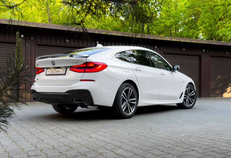 Аренда bmw 6gt бизнес класса 2021 года в городе Москва от 5990 руб./сутки, полный привод, двигатель: дизель, объем 2 литра, каско (Впишу в полис), ОСАГО (Мультидрайв), без водителя, недорого, вид 2 - RentRide