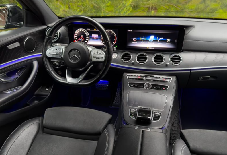 Аренда mercedes-benz e-klass бизнес класса 2020 года в городе Москва от 5992 руб./сутки, полный привод, двигатель: бензин, объем 1991 литр, ОСАГО (Мультидрайв), без водителя, недорого, вид 4 - RentRide