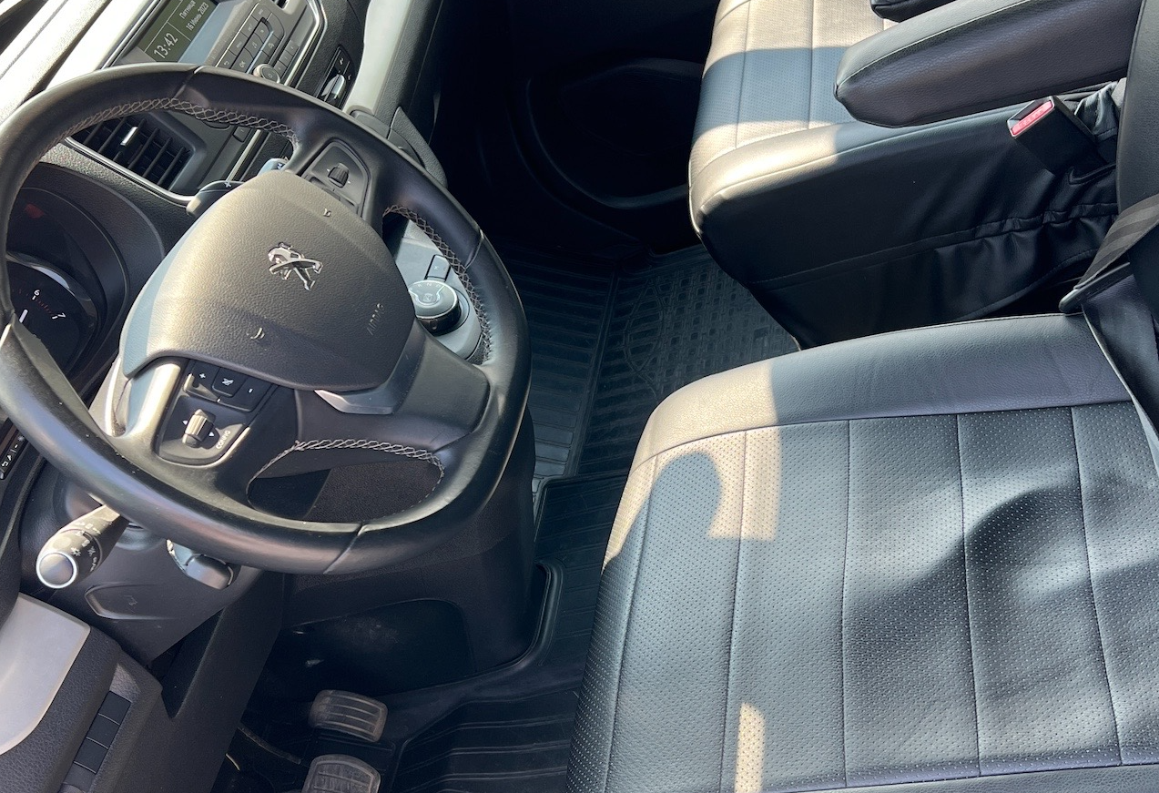 Аренда peugeot traveller 2019 года в городе Москва от 4990 руб./сутки, передний привод, двигатель: дизель, объем 2 литра, каско (Впишу в полис), ОСАГО (Мультидрайв), без водителя, недорого, вид 5 - RentRide