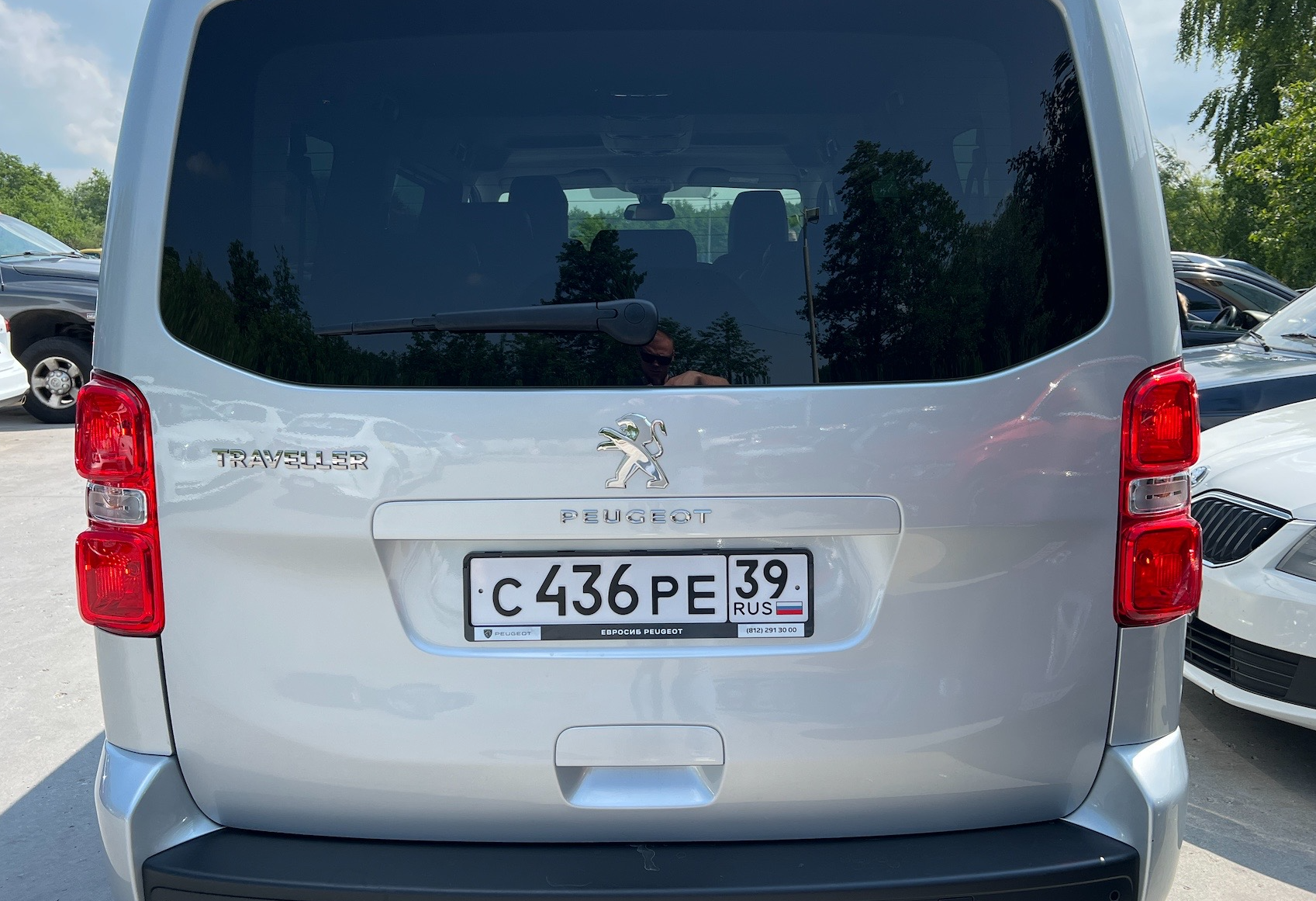 Аренда peugeot traveller 2019 года в городе Москва от 4990 руб./сутки, передний привод, двигатель: дизель, объем 2 литра, каско (Впишу в полис), ОСАГО (Мультидрайв), без водителя, недорого, вид 4 - RentRide