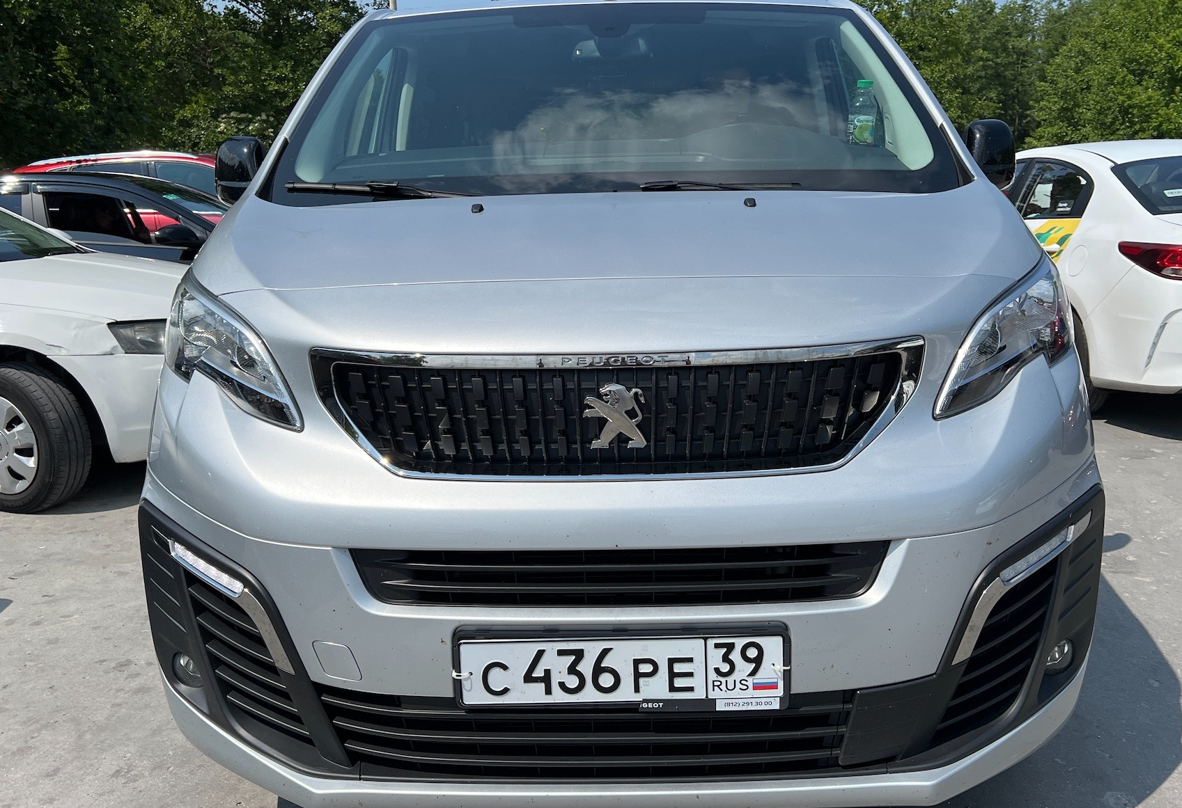 Аренда peugeot traveller 2019 года в городе Москва от 4990 руб./сутки, передний привод, двигатель: дизель, объем 2 литра, каско (Впишу в полис), ОСАГО (Мультидрайв), без водителя, недорого, вид 2 - RentRide