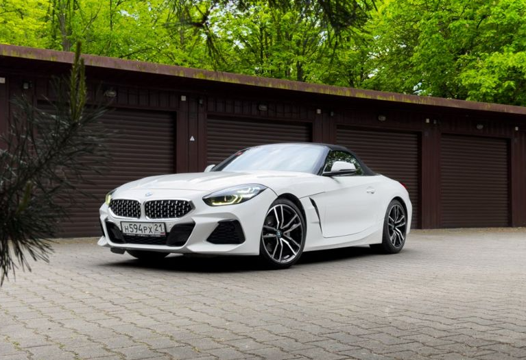 Аренда bmw z4 бизнес класса 2020 года в городе Москва от 6990 руб./сутки, задний привод, двигатель: бензин, объем 2 литра, каско (Впишу в полис), ОСАГО (Мультидрайв), без водителя, недорого - RentRide