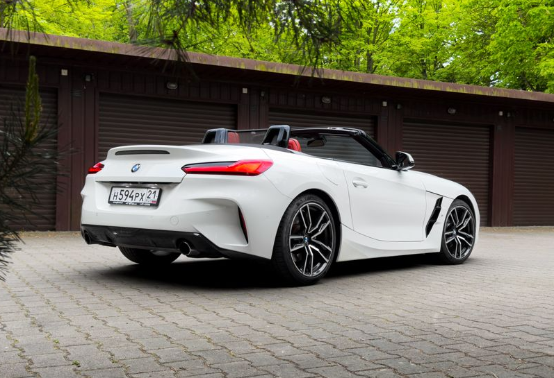 Аренда bmw z4 бизнес класса 2020 года в городе Москва от 6990 руб./сутки, задний привод, двигатель: бензин, объем 2 литра, каско (Впишу в полис), ОСАГО (Мультидрайв), без водителя, недорого, вид 2 - RentRide