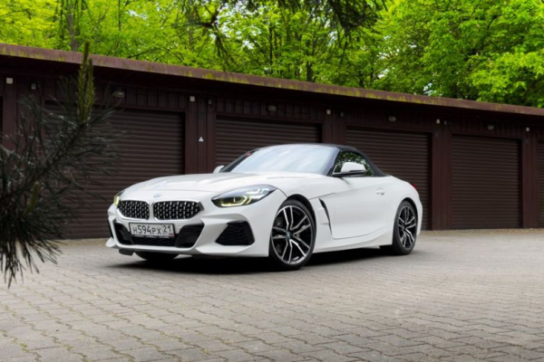 bmw z4 2020 года Прокат авто bmw z4 бизнес класса 2020 года в городе Калининград от 6990 руб./сутки, задний привод, двигатель: бензин, объем 2 литра, каско (Впишу в полис), ОСАГО (Мультидрайв), без водителя, недорого - RentRide