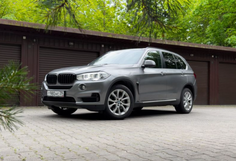 Аренда bmw x5 бизнес класса 2018 года в городе Москва от 5990 руб./сутки, полный привод, двигатель: бензин, объем 3 литра, каско (Впишу в полис), ОСАГО (Мультидрайв), без водителя, недорого - RentRide