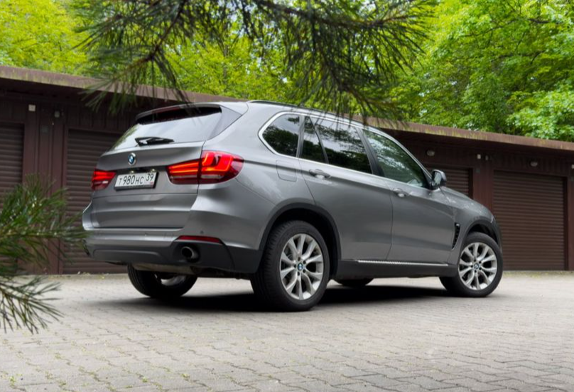 Аренда bmw x5 бизнес класса 2018 года в городе Москва от 5990 руб./сутки, полный привод, двигатель: бензин, объем 3 литра, каско (Впишу в полис), ОСАГО (Мультидрайв), без водителя, недорого, вид 2 - RentRide