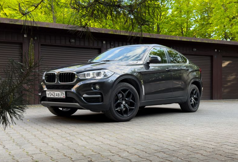 Аренда bmw x6 бизнес класса 2018 года в городе Москва от 5590 руб./сутки, полный привод, двигатель: дизель, объем 3 литра, каско (Впишу в полис), ОСАГО (Мультидрайв), без водителя, недорого - RentRide