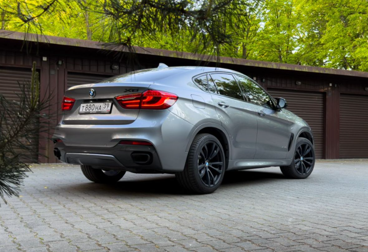 Аренда bmw x6 бизнес класса 2018 года в городе Москва от 5990 руб./сутки, полный привод, двигатель: дизель, объем 3 литра, каско (Впишу в полис), ОСАГО (Мультидрайв), без водителя, недорого, вид 2 - RentRide