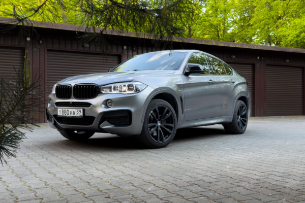 bmw x6 2018 года Прокат авто bmw x6 бизнес класса 2018 года в городе Калининград от 5990 руб./сутки, полный привод, двигатель: дизель, объем 3 литра, каско (Впишу в полис), ОСАГО (Мультидрайв), без водителя, недорого - RentRide