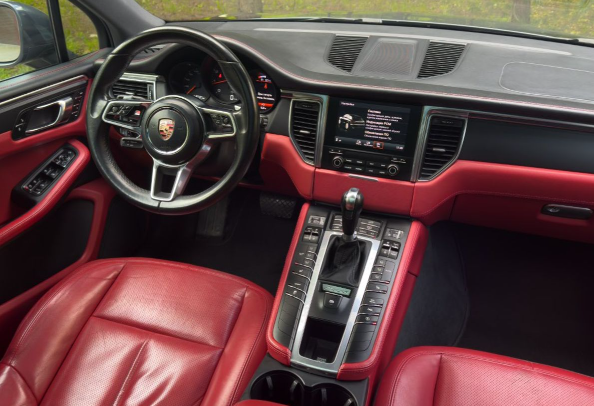 Аренда porsche macan бизнес класса 2016 года в городе Москва от 7990 руб./сутки, полный привод, двигатель: бензин, объем 2.5 литров, каско (Впишу в полис), ОСАГО (Мультидрайв), без водителя, недорого, вид 4 - RentRide