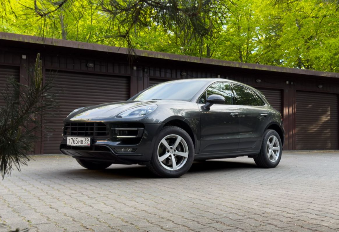 Аренда porsche macan бизнес класса 2016 года в городе Москва от 7990 руб./сутки, полный привод, двигатель: бензин, объем 2.5 литров, каско (Впишу в полис), ОСАГО (Мультидрайв), без водителя, недорого - RentRide