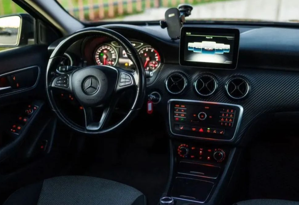 Аренда mercedes-benz gla комфорт класса 2019 года в городе Москва от 4490 руб./сутки, полный привод, двигатель: бензин, объем 1.595 литров, каско (Впишу в полис), ОСАГО (Мультидрайв), без водителя, недорого, вид 4 - RentRide