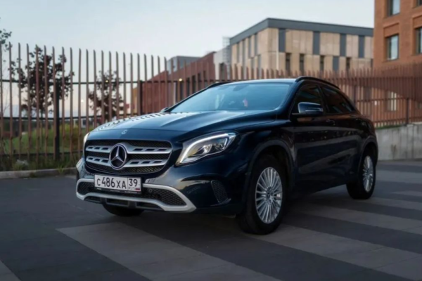 Прокат авто mercedes-benz gla комфорт класса 2019 года в городе Калининград от 4490 руб./сутки, полный привод, двигатель: бензин, объем 1.595 литров, каско (Впишу в полис), ОСАГО (Мультидрайв), без водителя, недорого - RentRide