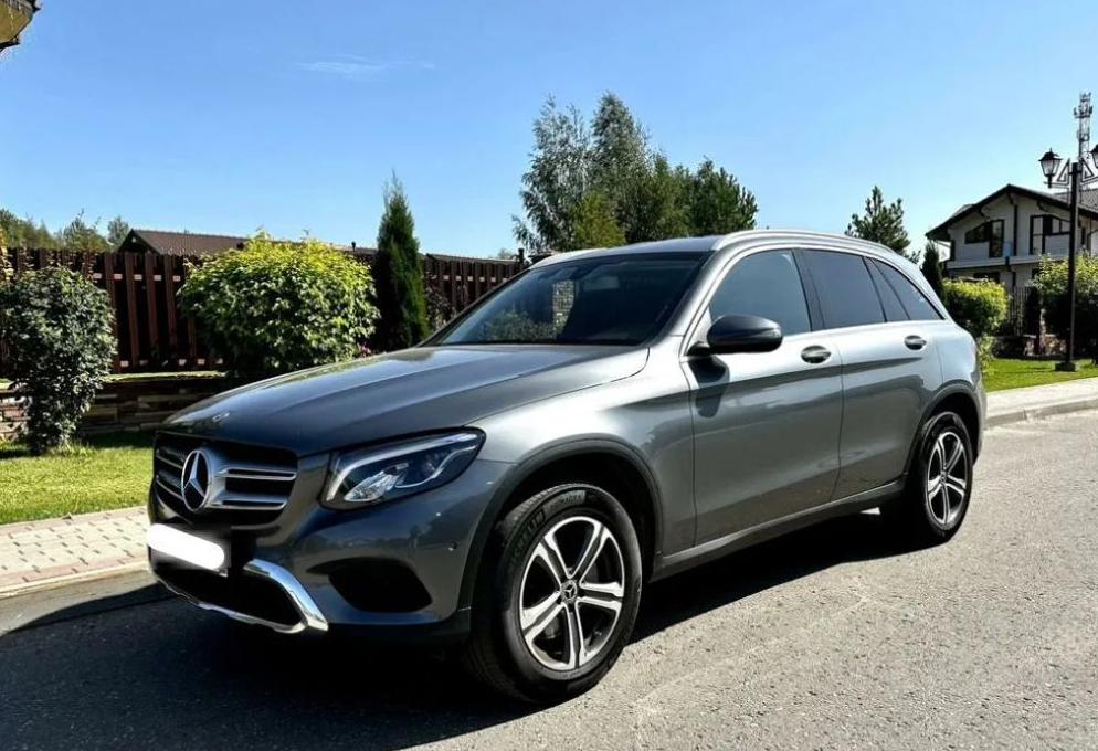 Аренда mercedes-benz glc бизнес класса 2018 года в городе Москва от 5990 руб./сутки, полный привод, двигатель: дизель, объем 2.143 литра, каско (Впишу в полис), ОСАГО (Мультидрайв), без водителя, недорого, вид 2 - RentRide
