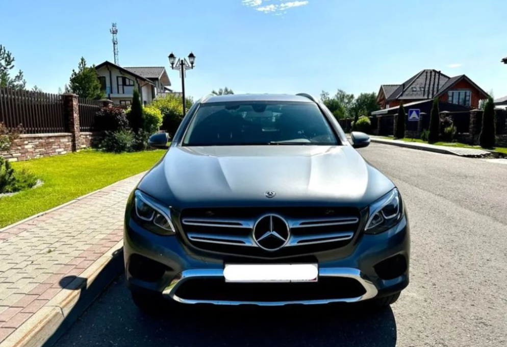 Аренда mercedes-benz glc бизнес класса 2018 года в городе Москва от 5990 руб./сутки, полный привод, двигатель: дизель, объем 2.143 литра, каско (Впишу в полис), ОСАГО (Мультидрайв), без водителя, недорого, вид 3 - RentRide