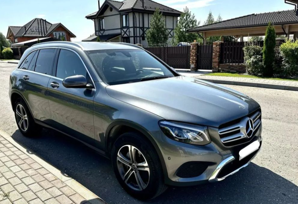 Аренда mercedes-benz glc бизнес класса 2018 года в городе Москва от 5990 руб./сутки, полный привод, двигатель: дизель, объем 2.143 литра, каско (Впишу в полис), ОСАГО (Мультидрайв), без водителя, недорого - RentRide