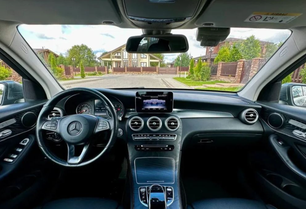 Аренда mercedes-benz glc бизнес класса 2018 года в городе Москва от 5990 руб./сутки, полный привод, двигатель: дизель, объем 2.143 литра, каско (Впишу в полис), ОСАГО (Мультидрайв), без водителя, недорого, вид 5 - RentRide