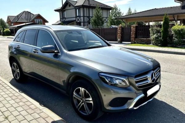 mercedes-benz glc 2018 года Прокат авто mercedes-benz glc бизнес класса 2018 года в городе Калининград от 5990 руб./сутки, полный привод, двигатель: дизель, объем 2.143 литра, каско (Впишу в полис), ОСАГО (Мультидрайв), без водителя, недорого - RentRide