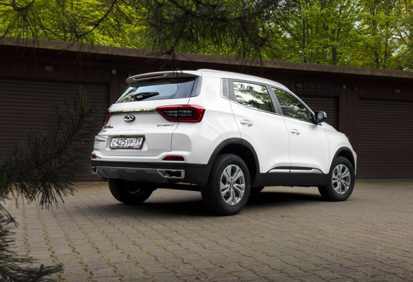 Аренда chery tiggo-4 эконом класса 2024 года в городе Москва от 2590 руб./сутки, передний привод, двигатель: бензин, объем 1.5 литров, каско (Впишу в полис), ОСАГО (Мультидрайв), без водителя, недорого, вид 2 - RentRide