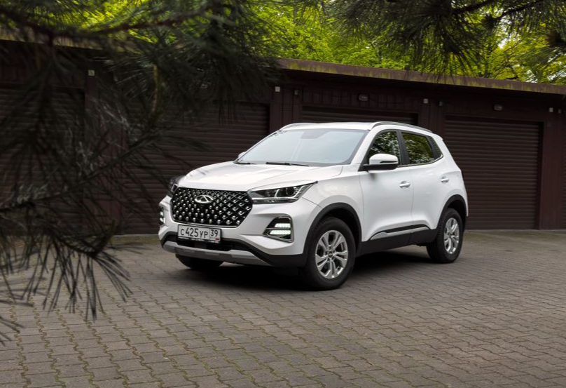 Аренда chery tiggo-4 эконом класса 2024 года в городе Москва от 2590 руб./сутки, передний привод, двигатель: бензин, объем 1.5 литров, каско (Впишу в полис), ОСАГО (Мультидрайв), без водителя, недорого - RentRide