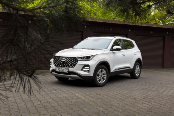 Прокат авто chery tiggo-4 эконом класса 2024 года в городе Калининград от 2590 руб./сутки, передний привод, двигатель: бензин, объем 1.5 литров, каско (Впишу в полис), ОСАГО (Мультидрайв), без водителя, недорого - RentRide