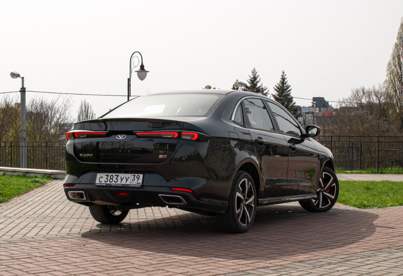 Аренда e5 e5 эконом класса 2024 года в городе Москва от 2290 руб./сутки, передний привод, двигатель: бензин, объем 1.5 литров, каско (Впишу в полис), ОСАГО (Мультидрайв), без водителя, недорого, вид 2 - RentRide