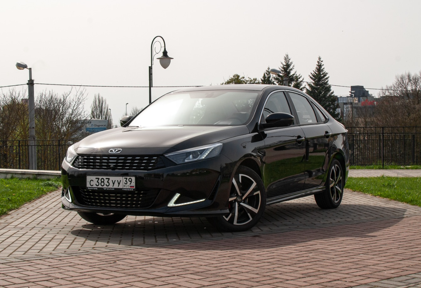 Аренда e5 e5 эконом класса 2024 года в городе Москва от 2290 руб./сутки, передний привод, двигатель: бензин, объем 1.5 литров, каско (Впишу в полис), ОСАГО (Мультидрайв), без водителя, недорого - RentRide