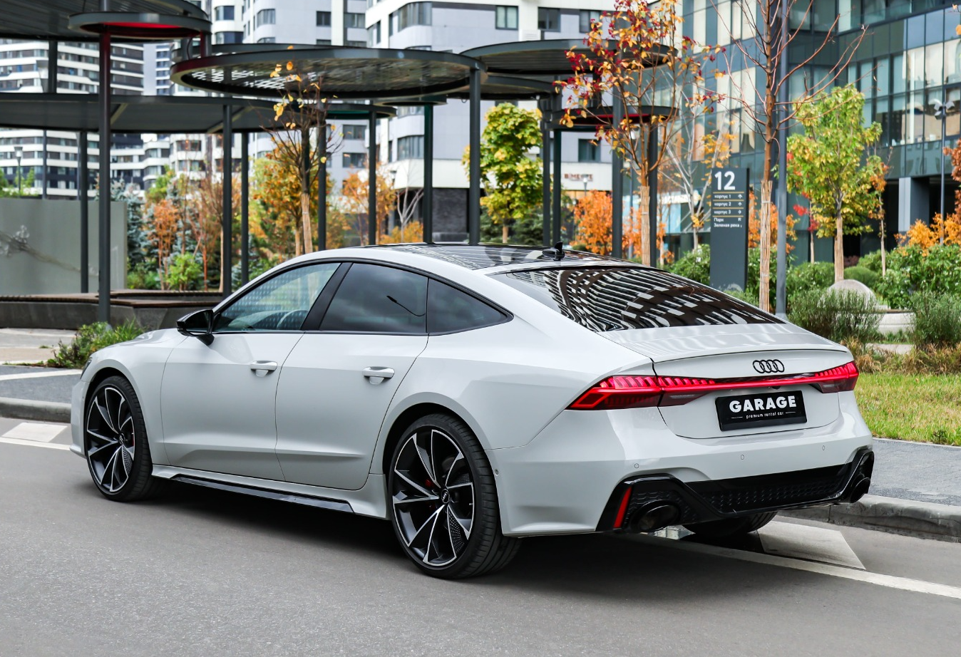 Аренда audi a7 премиум класса 2019 года в городе Москва Авиамоторная от 11120 руб./сутки, полный привод, двигатель: дизель, объем 3 литра, каско (Мультидрайв), ОСАГО (Мультидрайв), без водителя, недорого, вид 3 - RentRide