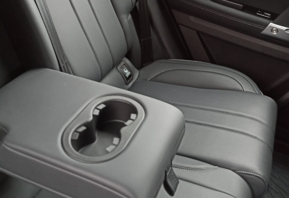 Аренда jaecoo j7 стандарт класса 2024 года в городе Москва Народное Ополчение от 4000 руб./сутки, передний привод, двигатель: бензин, объем 1.6 литров, каско (Мультидрайв), ОСАГО (Мультидрайв), без водителя, недорого, вид 4 - RentRide