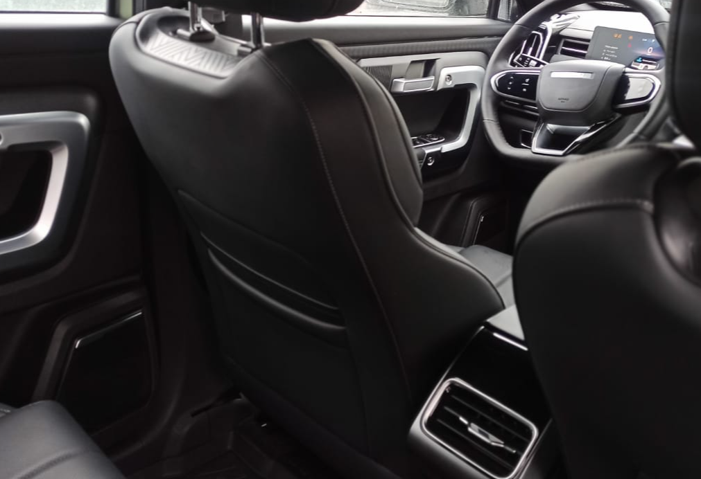 Аренда jaecoo j7 стандарт класса 2024 года в городе Москва Народное Ополчение от 4000 руб./сутки, передний привод, двигатель: бензин, объем 1.6 литров, каско (Мультидрайв), ОСАГО (Мультидрайв), без водителя, недорого, вид 5 - RentRide