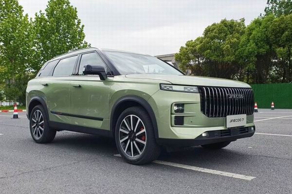 Прокат авто jaecoo j7 комфорт класса 2024 года в городе Москва Народное Ополчение от 4240 руб./сутки, передний привод, двигатель: бензин, объем 1.6 литров, каско (Мультидрайв), ОСАГО (Мультидрайв), без водителя, недорого - RentRide