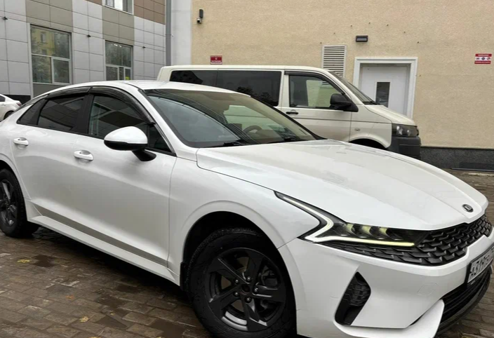 Аренда kia k5 стандарт класса 2021 года в городе Москва Бауманская от 3200 руб./сутки, передний привод, двигатель: бензин, объем 150 литров, ОСАГО (Впишу в полис), без водителя, недорого, вид 2 - RentRide