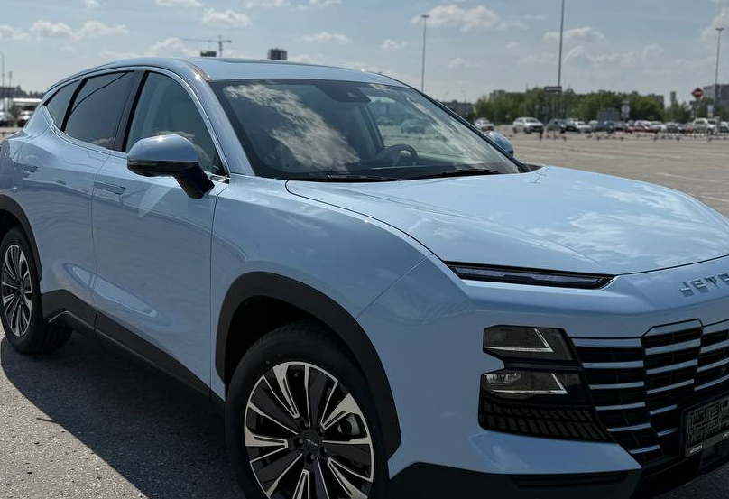 Аренда jetour dashing бизнес класса 2025 года в городе Москва Народное Ополчение от 4240 руб./сутки, передний привод, двигатель: бензин, объем 1.6 литров, каско (Мультидрайв), ОСАГО (Мультидрайв), без водителя, недорого, вид 2 - RentRide