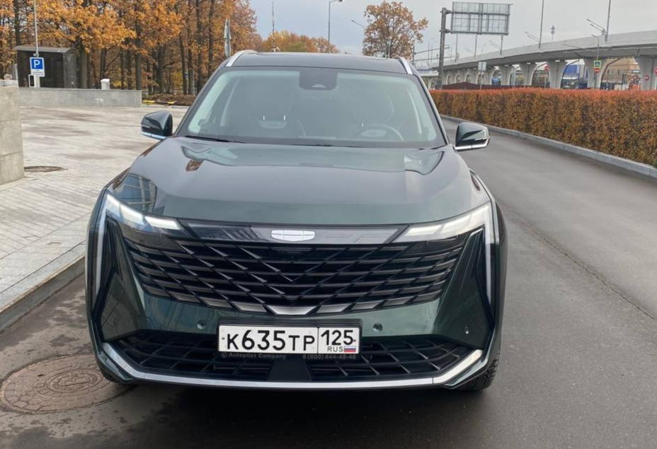 Аренда geely atlas комфорт класса 2024 года в городе Москва Щукинская от 4400 руб./сутки, передний привод, двигатель: бензин, объем 2 литра, каско (Мультидрайв), ОСАГО (Мультидрайв), без водителя, недорого, вид 2 - RentRide