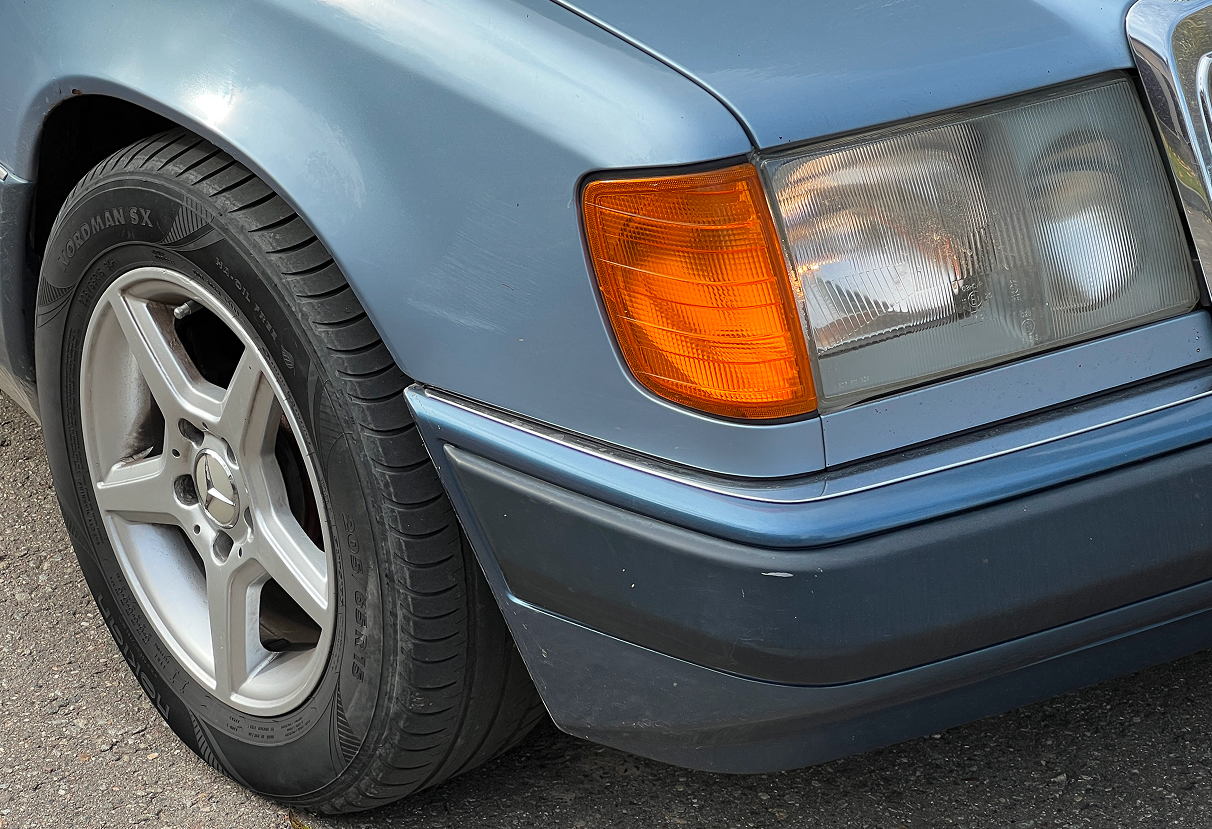 Аренда mercedes-benz w124 1990 года в городе Москва от 9592 руб./сутки, задний привод, двигатель: бензин, объем 2 литра, ОСАГО (Впишу в полис), без водителя, недорого, вид 12 - RentRide