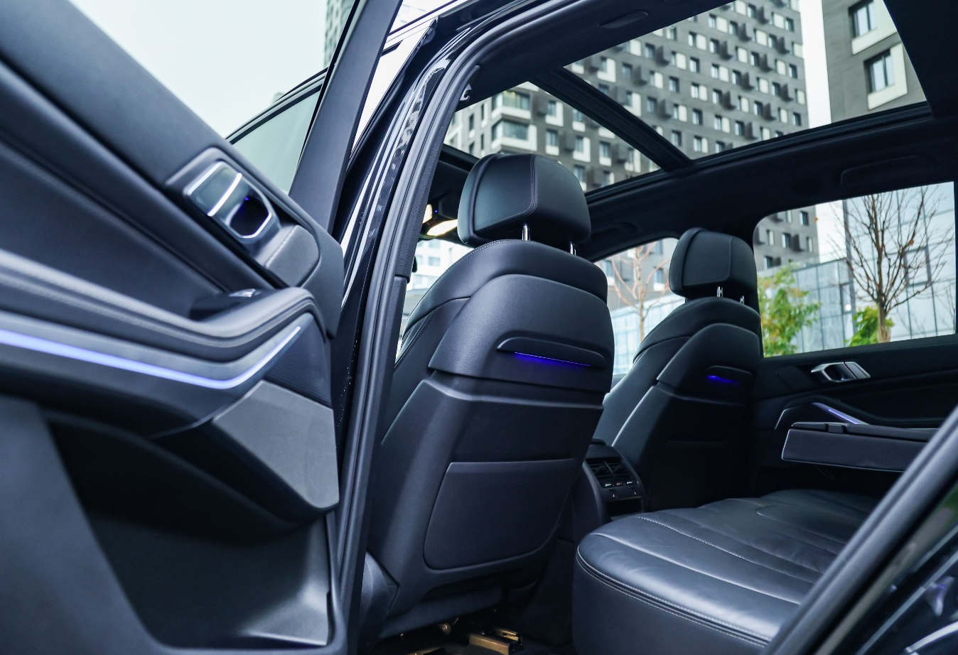 Аренда bmw x5 бизнес класса 2020 года в городе Москва Авиамоторная от 16720 руб./сутки, полный привод, двигатель: дизель, объем 3 литра, каско (Мультидрайв), ОСАГО (Мультидрайв), без водителя, недорого, вид 9 - RentRide