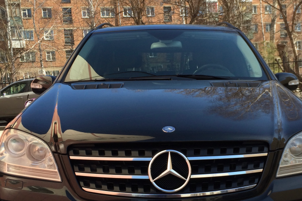 Прокат авто mercedes-benz m-klass комфорт класса 2005 года в городе Новосибирск от 4000 руб./сутки, полный привод, двигатель: бензин, объем 3.5 литров, ОСАГО (Впишу в полис), без водителя, недорого - RentRide