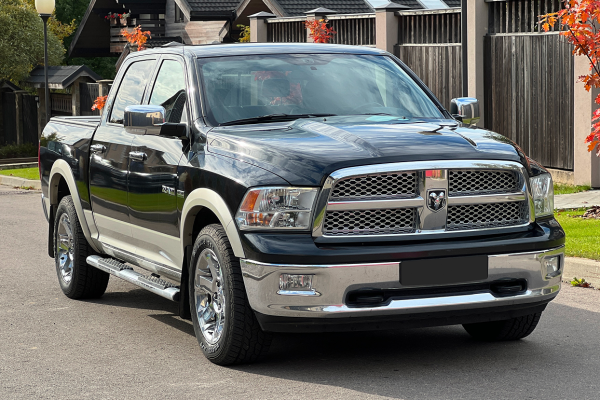 Прокат авто dodge ram премиум класса 2010 года в городе Москва от 19992 руб./сутки, полный привод, двигатель: бензин, объем 5.7 литров, ОСАГО (Впишу в полис), без водителя, недорого - RentRide