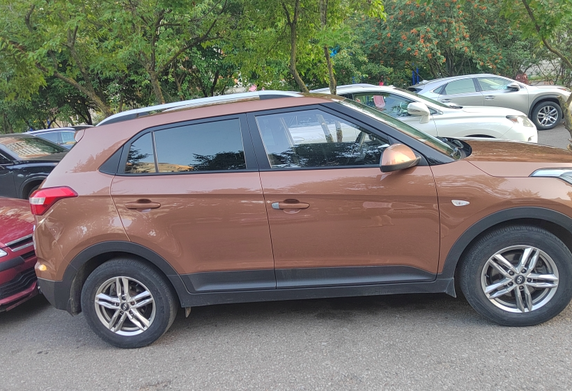 Аренда hyundai creta эконом класса 2017 года в городе Москва Красногорская от 2800 руб./сутки, полный привод, двигатель: бензин, объем 2 литра, ОСАГО (Мультидрайв), без водителя, недорого, вид 3 - RentRide