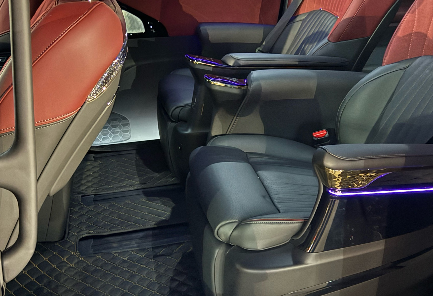 Аренда gac gac 2024 года в городе Москва Новоподрезково от 8400 руб./сутки, передний привод, двигатель: бензин, объем 2 литра, каско (Впишу в полис), ОСАГО (Впишу в полис), без водителя, недорого, вид 6 - RentRide