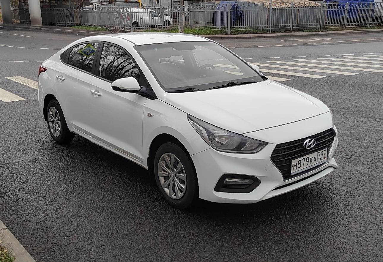 Аренда hyundai solaris эконом класса 2018 года в городе Москва Стахановская от 2100 руб./сутки, передний привод, двигатель: бензин, объем 1.4 литра, ОСАГО (Мультидрайв), без водителя, недорого, вид 2 - RentRide