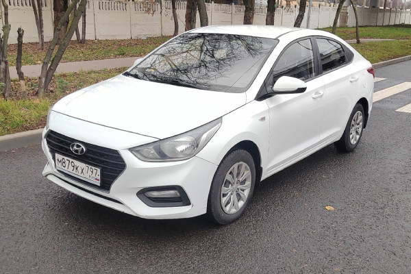 hyundai solaris 2018 года Прокат авто hyundai solaris эконом класса 2018 года в городе Москва Стахановская от 2320 руб./сутки, передний привод, двигатель: бензин, объем 1.4 литра, ОСАГО (Мультидрайв), без водителя, недорого - RentRide