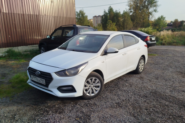 Прокат авто hyundai solaris эконом класса 2018 года в городе Мытищи от 1600 руб./сутки, передний привод, двигатель: бензин, объем 1.4 литра, ОСАГО (Впишу в полис), без водителя, недорого - RentRide