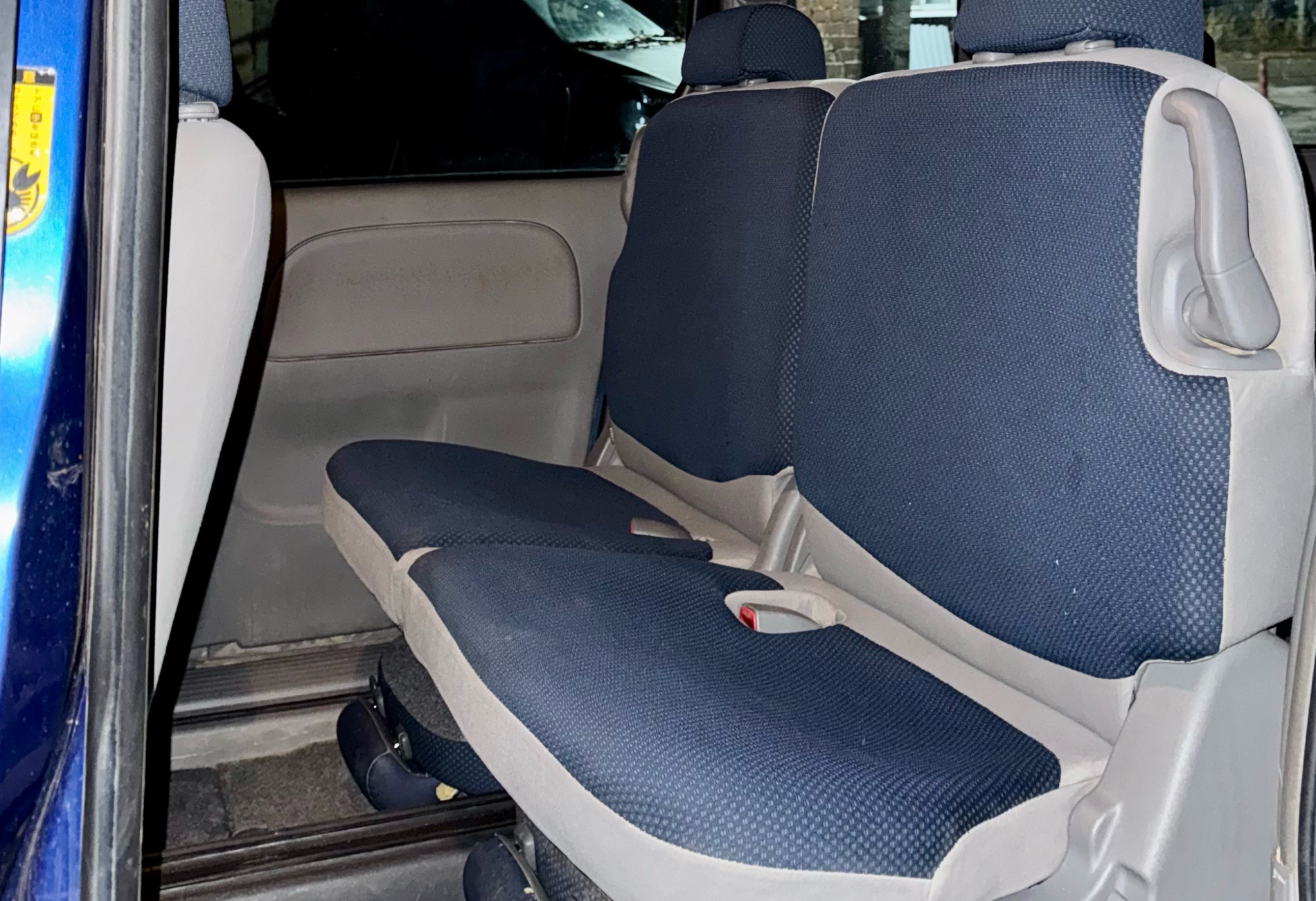 Аренда toyota sienta эконом класса 2005 года в городе Москва Коптево от 1880 руб./сутки, передний привод, двигатель: бензин, объем 1.5 литров, ОСАГО (Впишу в полис), без водителя, недорого, вид 5 - RentRide