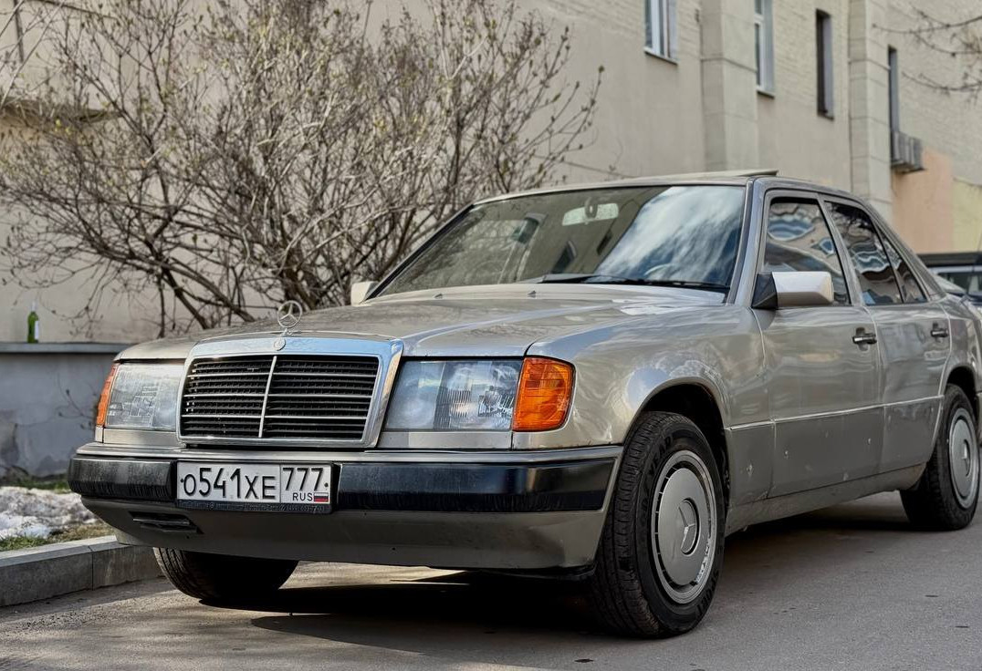 Аренда mercedes-benz e-klass премиум класса 1990 года в городе Москва Молодежная от 10400 руб./сутки, передний привод, двигатель: бензин, объем 2.3 литра, ОСАГО (Впишу в полис), без водителя, недорого, вид 3 - RentRide