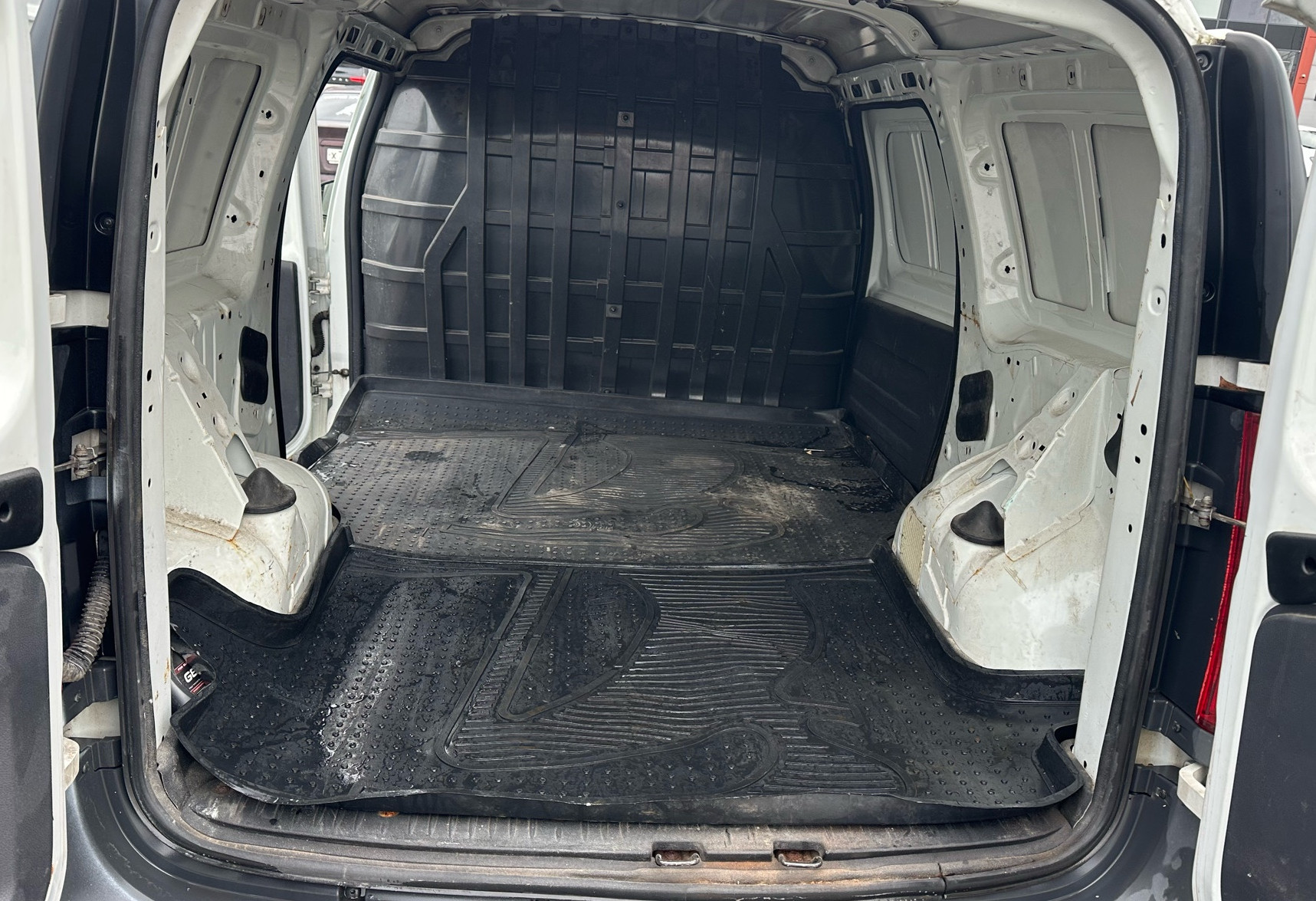 Аренда lada largus-furgon эконом класса 2016 года в городе Москва от 1360 руб./сутки, передний привод, двигатель: бензин, объем 1.6 литров, ОСАГО (Впишу в полис), без водителя, недорого, вид 10 - RentRide