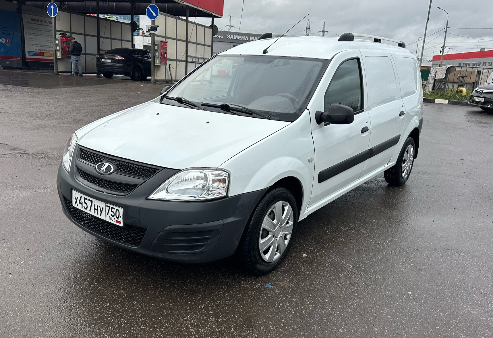 Аренда lada largus-furgon эконом класса 2016 года в городе Москва от 1360 руб./сутки, передний привод, двигатель: бензин, объем 1.6 литров, ОСАГО (Впишу в полис), без водителя, недорого - RentRide