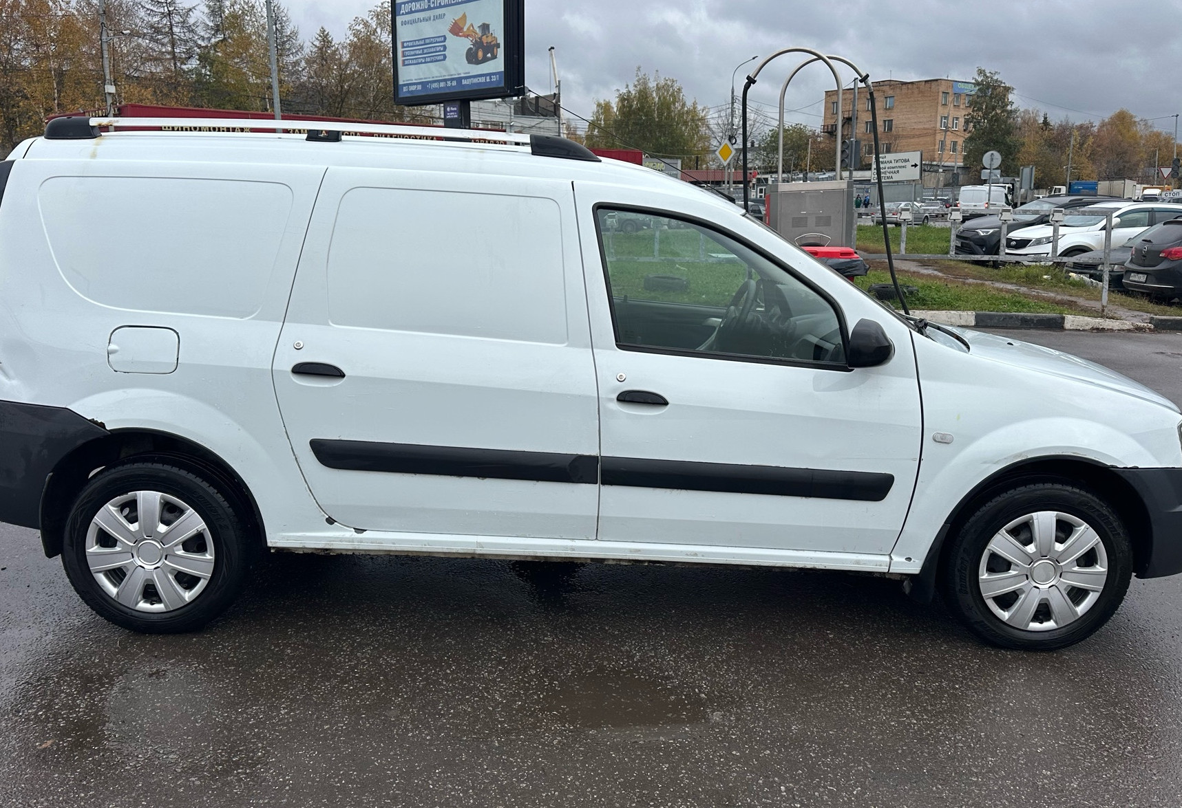 Аренда lada largus-furgon эконом класса 2016 года в городе Москва от 1360 руб./сутки, передний привод, двигатель: бензин, объем 1.6 литров, ОСАГО (Впишу в полис), без водителя, недорого, вид 4 - RentRide